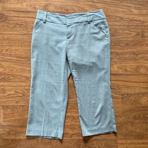 Daisy Fuentes gray cropped dress pants